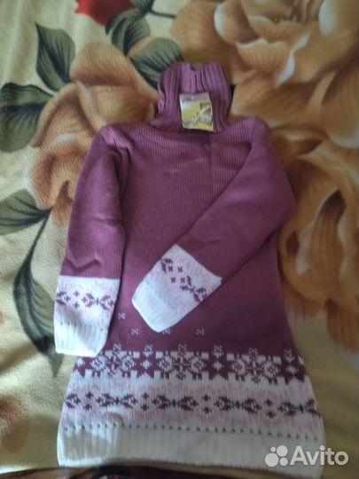 Продается платье вязаное новое для девочек
