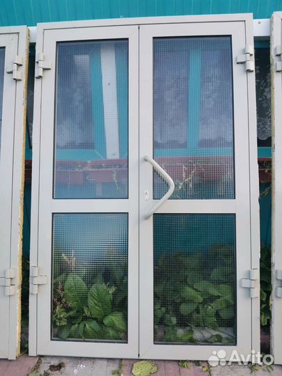 Алюминевые двухстворчетые двери