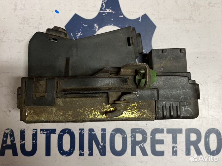 Замок двери передний левый Opel 90561151