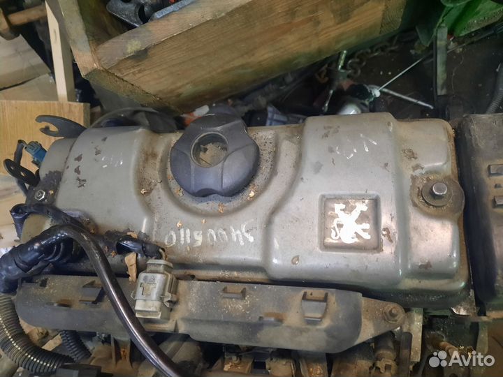 Peugeot 206 клапонная крышка 1.4