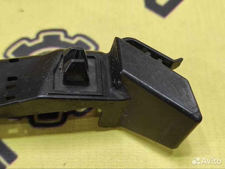 Крепление бампера переднее левое Subaru Forester