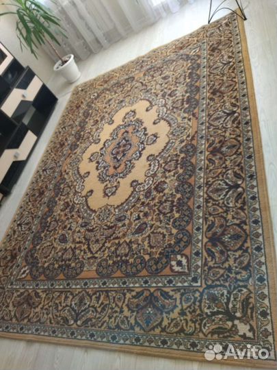 Ковер шерстяной