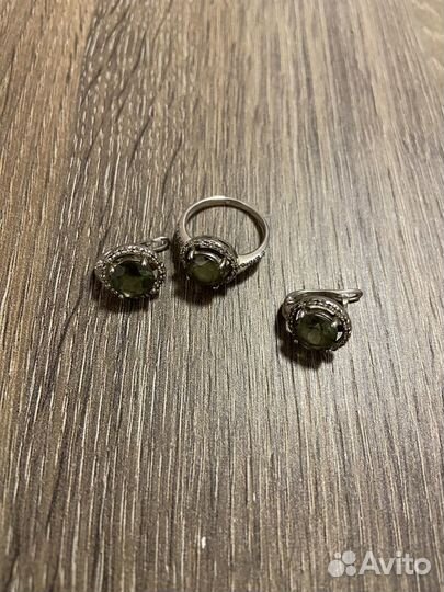 Серебряные серьги и кольцо