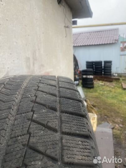 Bridgestone Blizzak VRX 215/65 R16 98S
