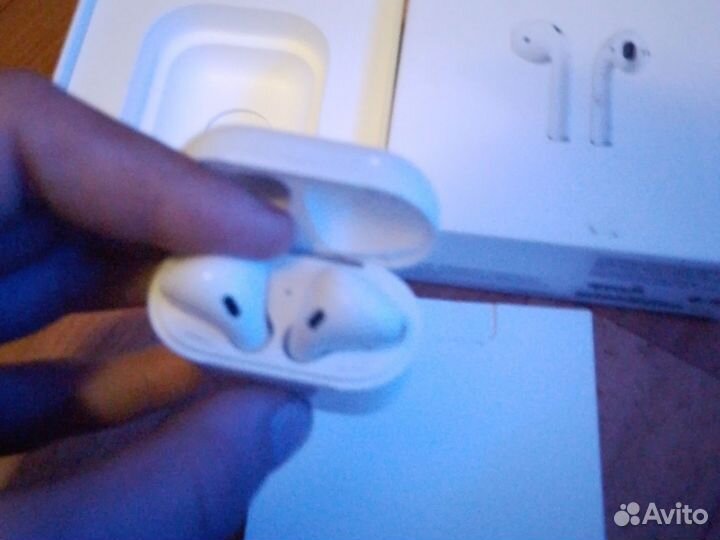 Наушнеки AirPods