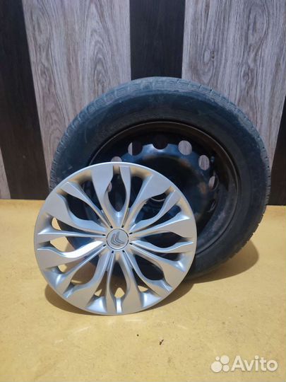 Kumho I'Zen KW27 215/55 R16