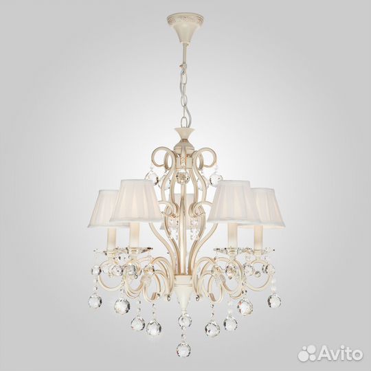 Люстра с абажурами, цвет белый с золотом