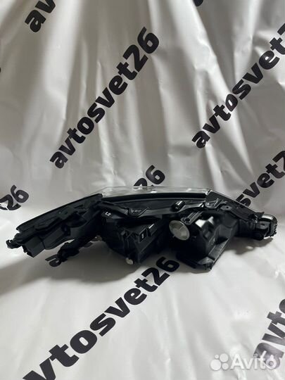 Toyota Camry v70 18- Фара левая 3 полосы 15 пин