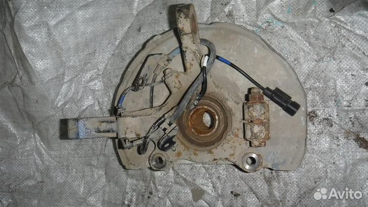 Кулак поворотный передний правый Mitsubishi Lance