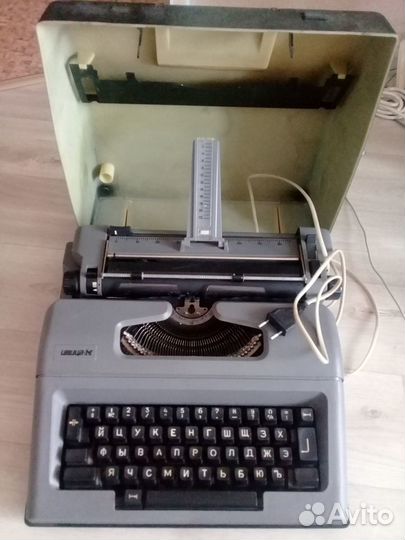 Печатная пищущая электрическая машинка Ивица-М
