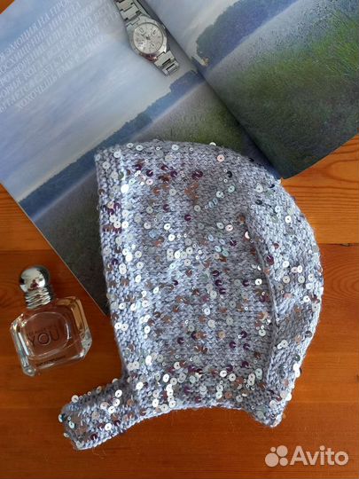 Женские вязаные чепчики