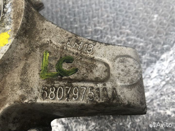 Кулак задний левый Dodge Challenger 09-14