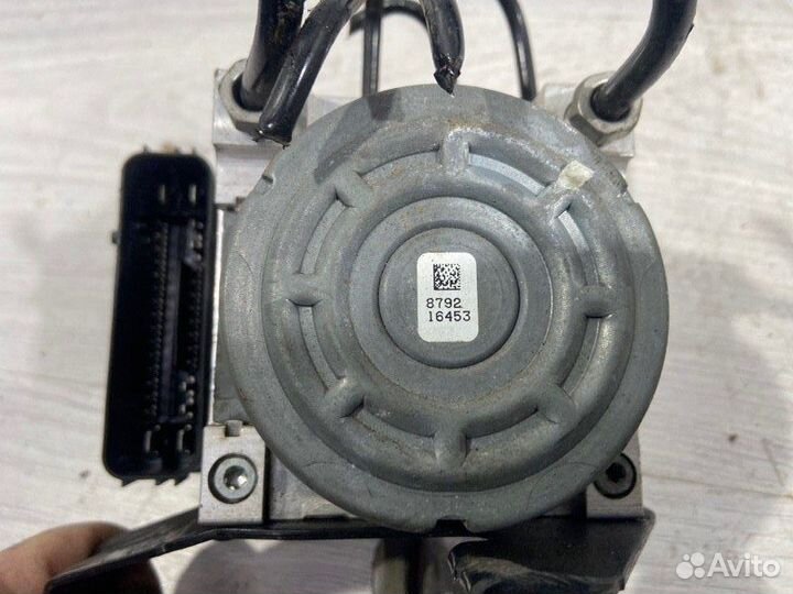 Блок ABS (насос) Ford Focus 3 (14-19) седан 2.0L