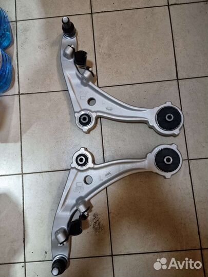 Рычаг нижний Ниссан Теана J32 новый