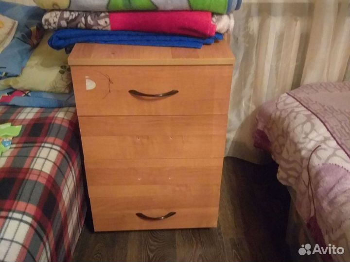 Тумбочка прикроватная