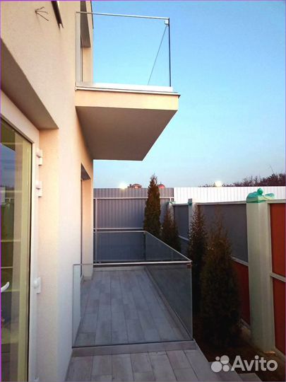 Балконные ограждения из закаленного стекла