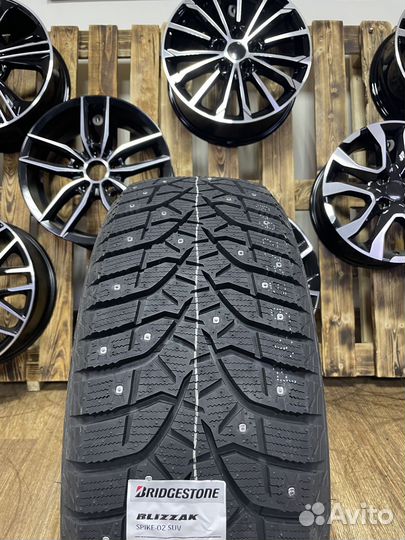 Bridgestone Blizzak Spike-02 SUV 225/65 R17 106T
