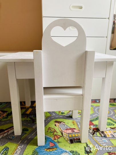 Столик для девочки