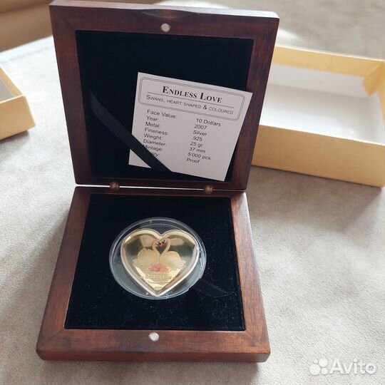 Endless Love Юбилейная монета 10 долл