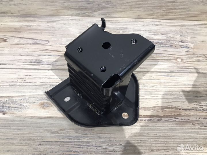 Кронштейн усилителя Mitsubishi Outlander GF