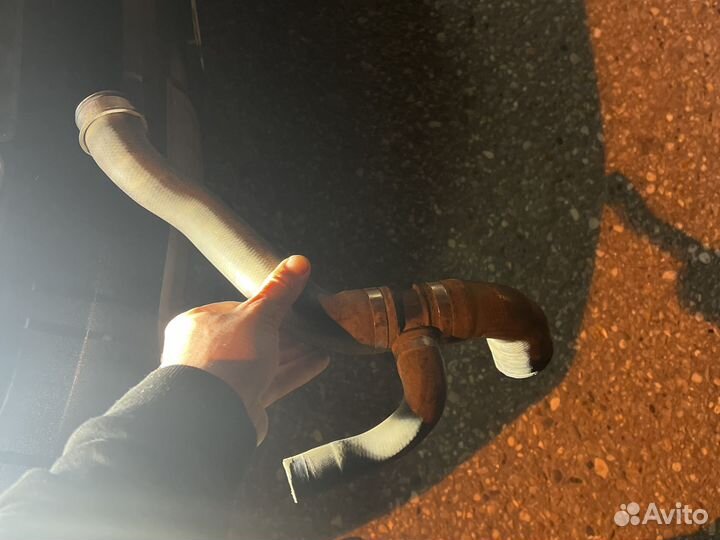 Нижний патрубок радиатора