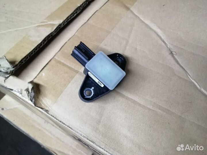 Датчик удара Airbag VW Passat B6 CC Tiguan