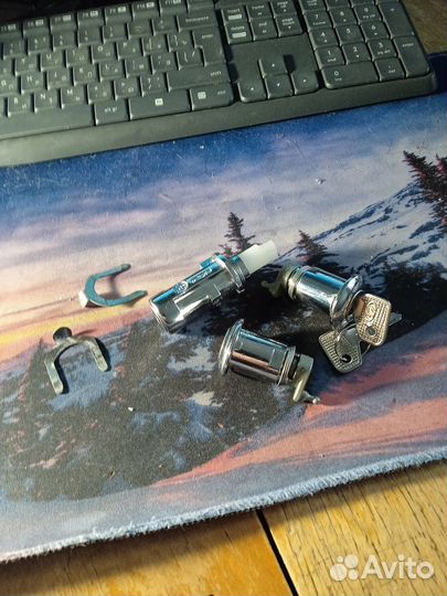 Личинки с замком багажника ваз 2105,2107 в сборе