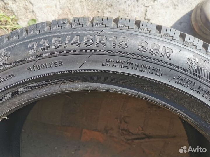 Triangle Snowlink TWT02 235/45 R18 98R