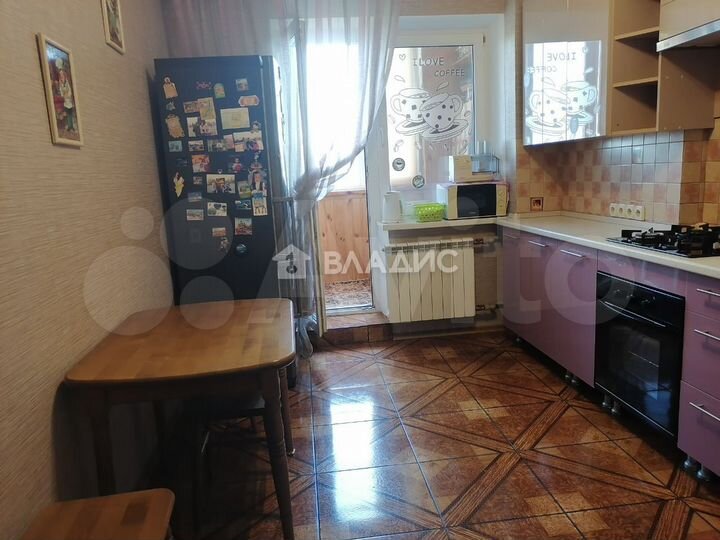 3-к. квартира, 79 м², 4/10 эт.