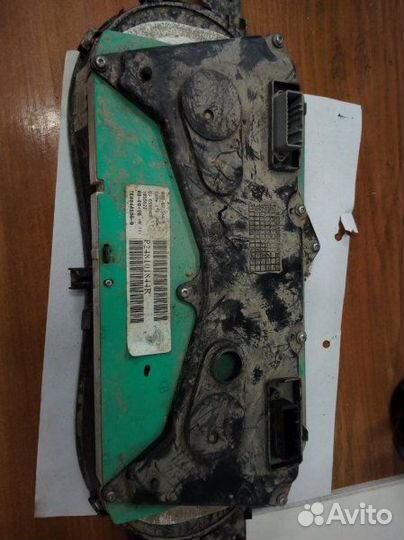 Щиток приборов Renault Sandero 09-14