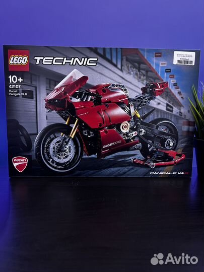 Конструктор lego Technic - Ducati Panigale V4 R