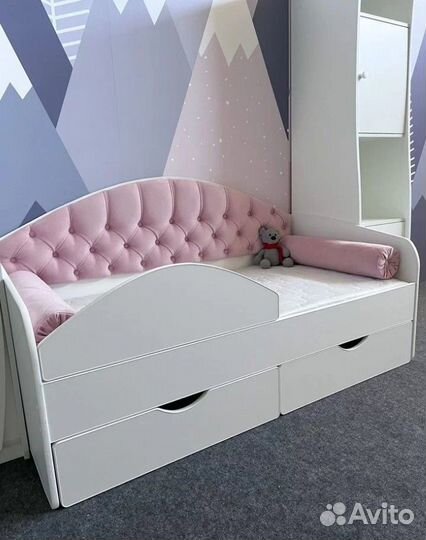 Кровать мягкой спинкой. Любые цвета