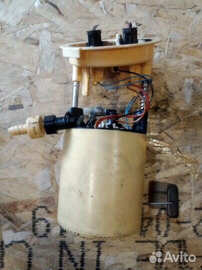 Топливный насос с датчиком уровня правый Bmw 330D