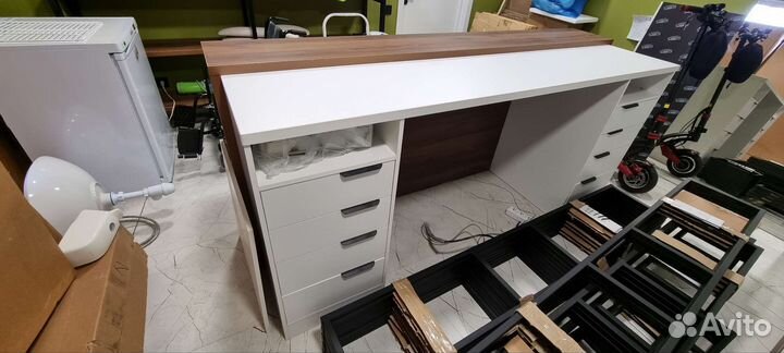 Стойка ресепшен