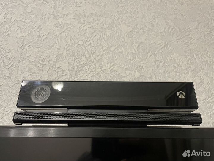 Xbox One X 1tb + Kinect + 2 гемпада