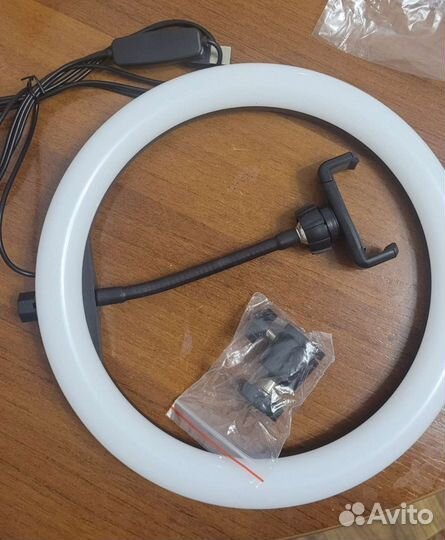 Кольцевая светодиодная лампа