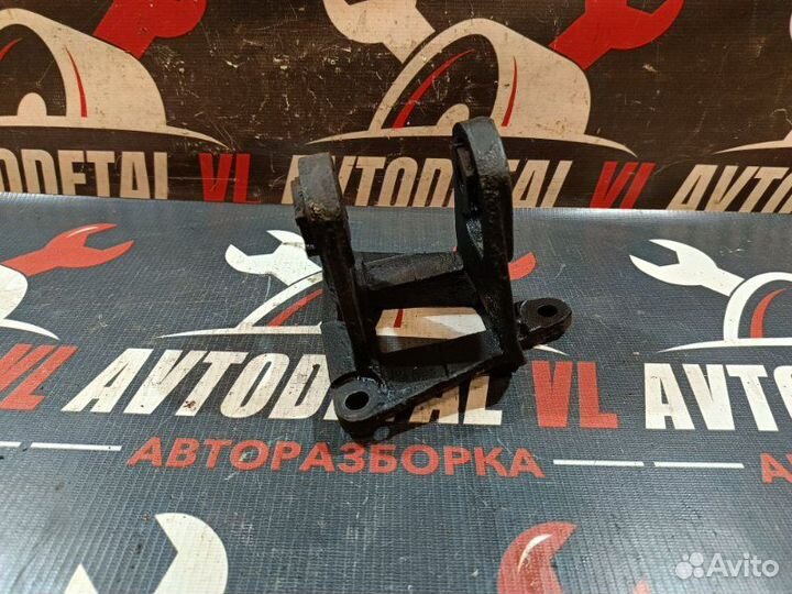 Кронштейн двигателя Ford Mondeo 2 универсал 1.6