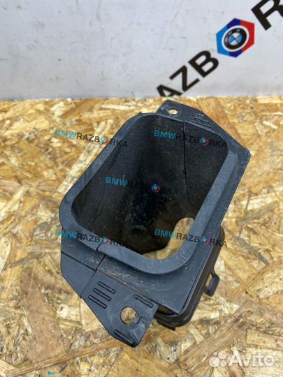 Воздуховод тормозного механизма левый BMW i5 G60