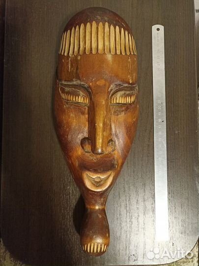 Маска резная настенная