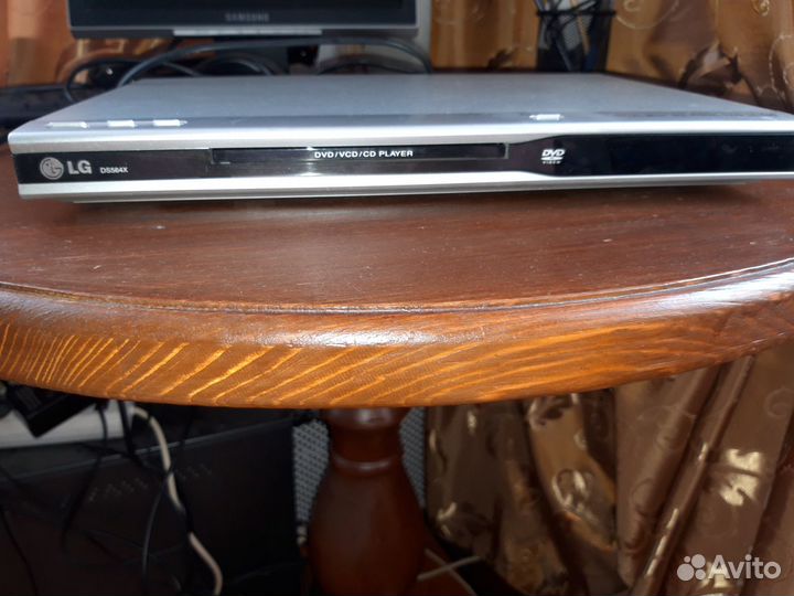 DVD плеер LG DS564X