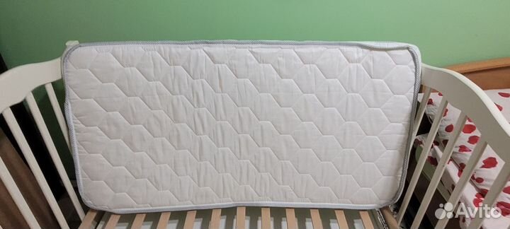 Детская кроватка с универсальным маятником