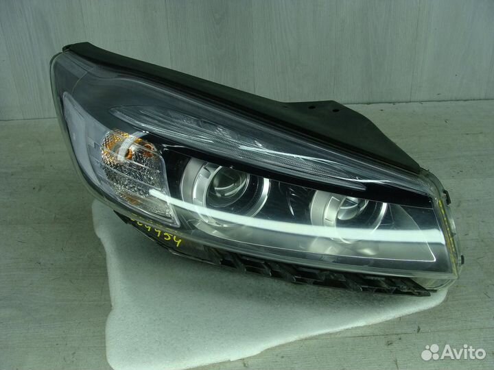 Фара правая Kia Sorento