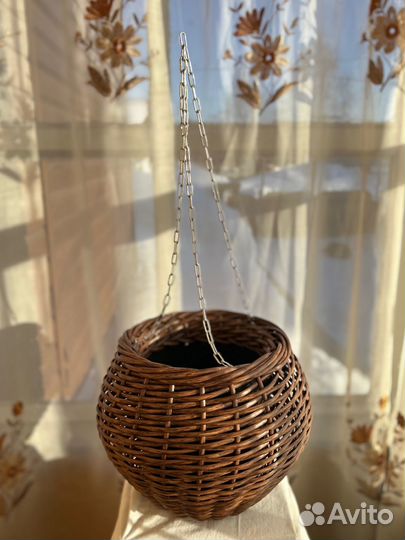 Кашпо из искусственного ротанга