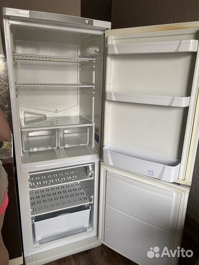 Холодильник indesit