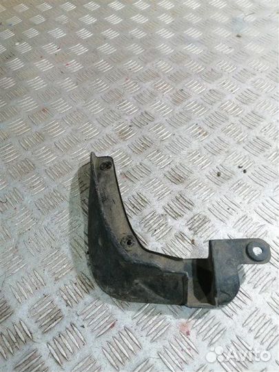 Брызговик передний левый Kia Cerato 2 TD G4FC 2011