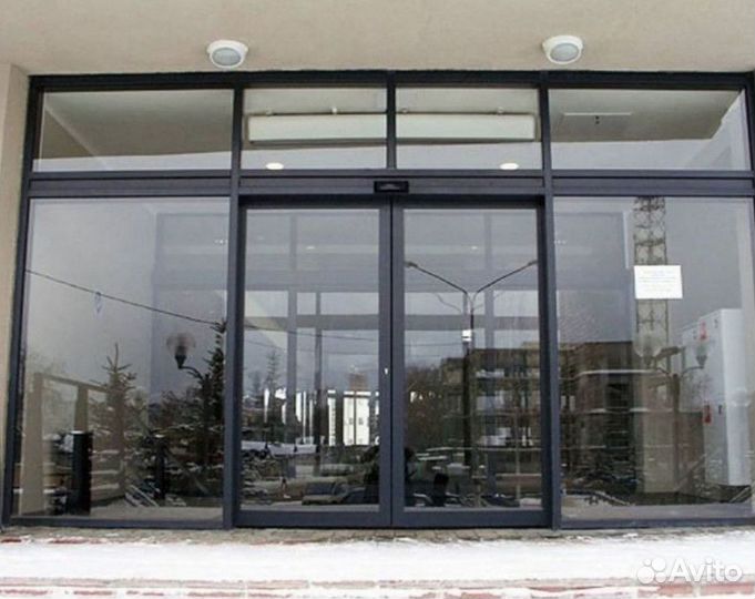 Пластиковая дверь