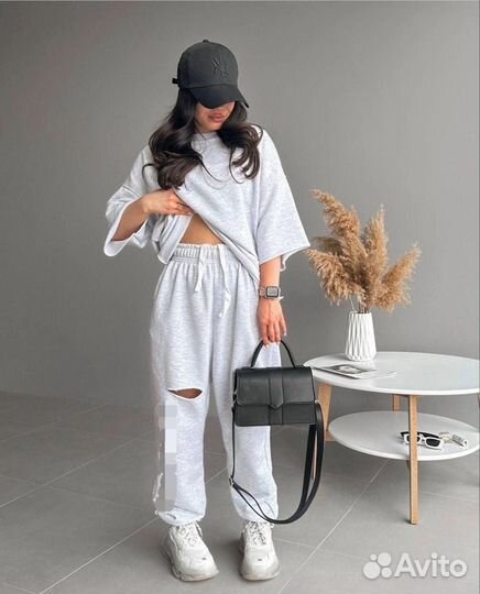 Спортивный костюм женский