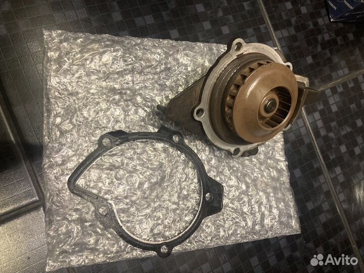 Помпа на Форд С мах