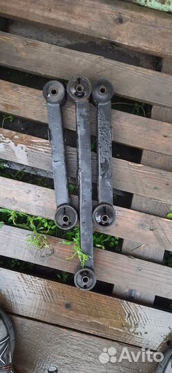 Пластиковые детали,задние рычаги Nissan cube az10