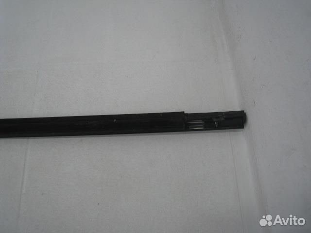 Молдинг стекла задней правой двери Nissan Tiida C